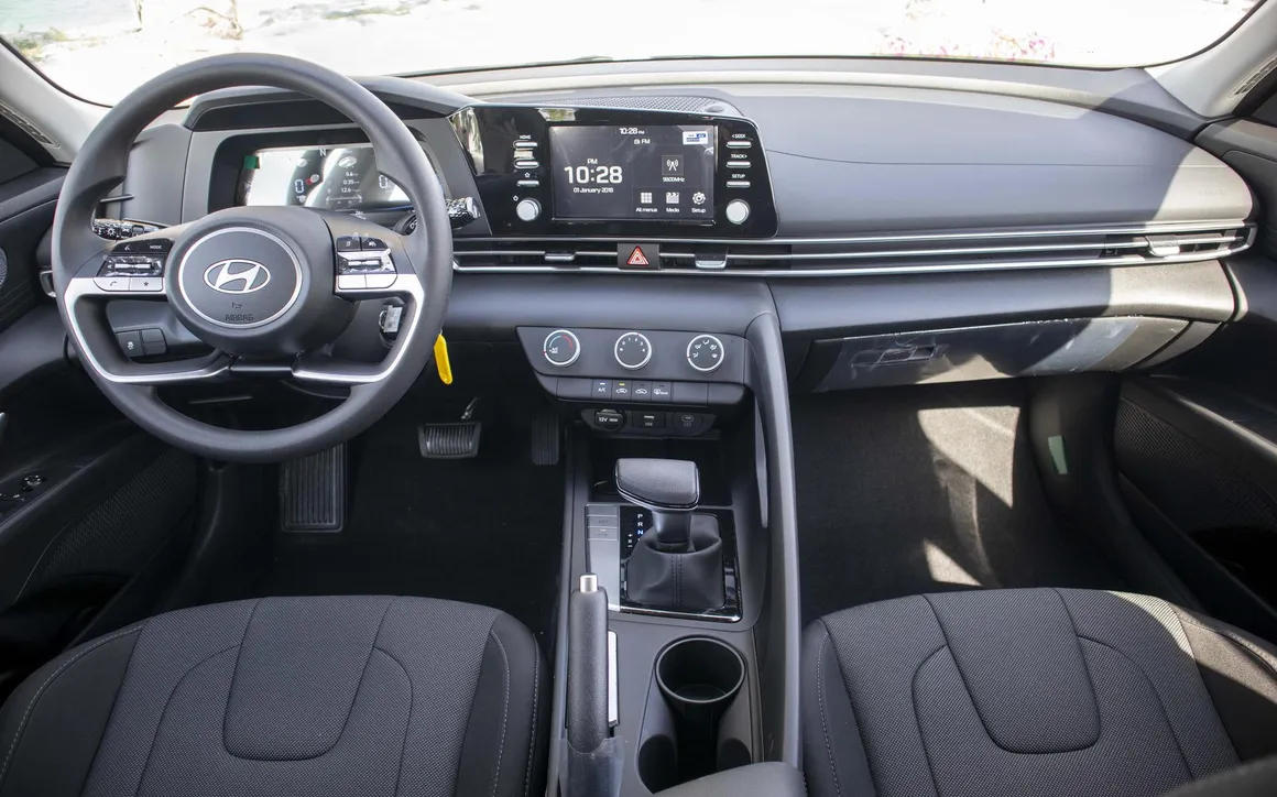Hyundai Elantra 2024